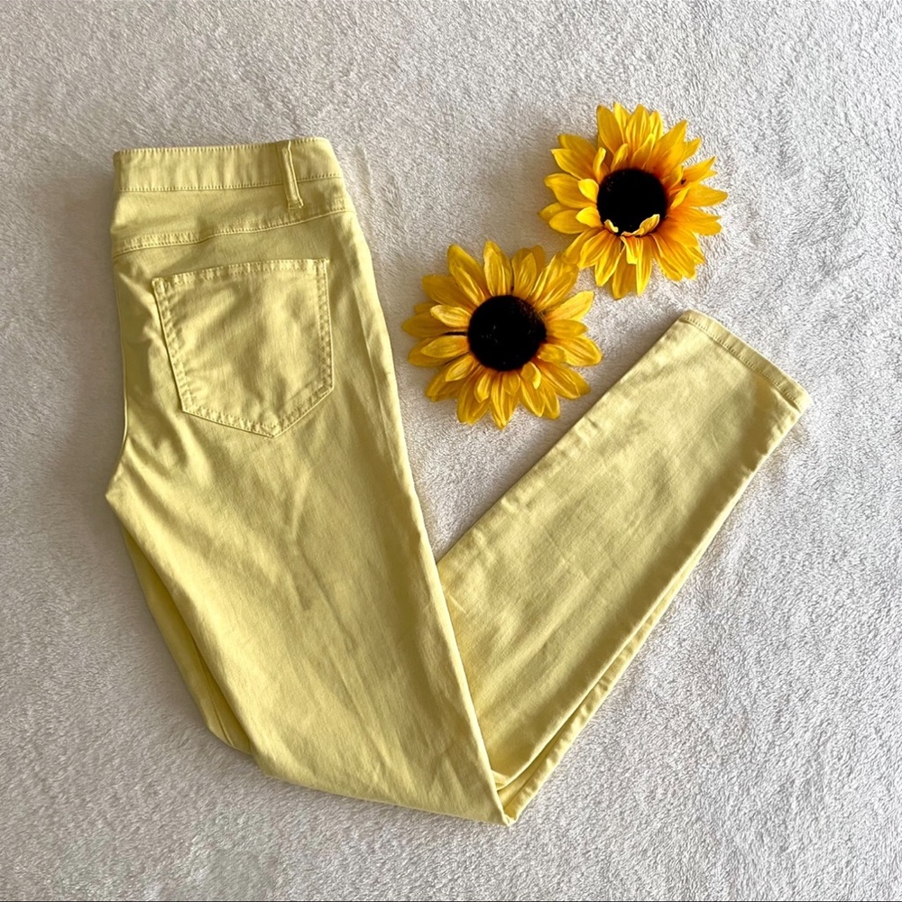 Light Yellow Skinny Jeans Size 27 🌻